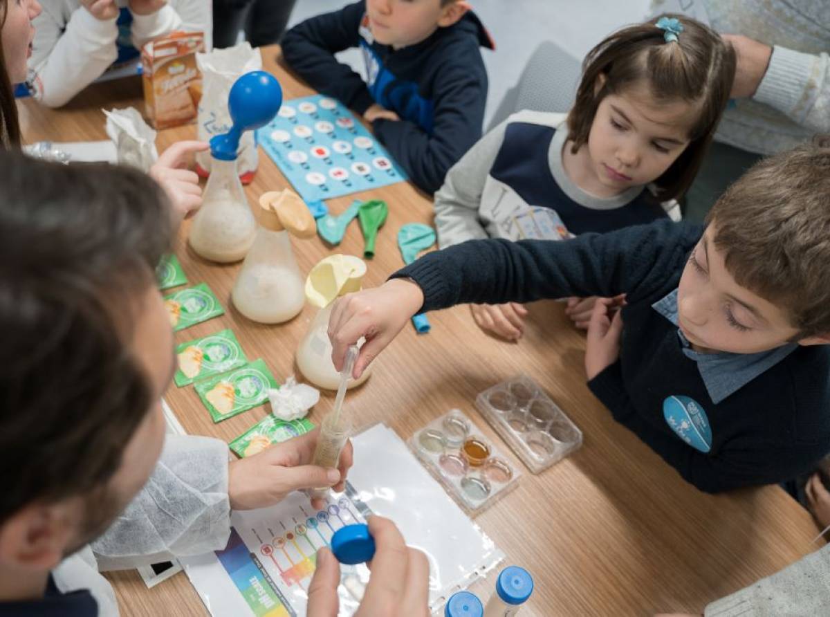 Diventare scienziati per un giorno. Laboratori gratuiti alla Wins -  World International School of Torino